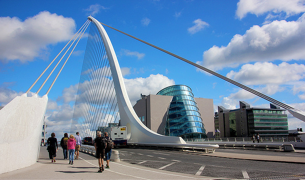 Santiago Calatrava, Samuel Beckett Bridge, Dublin, Ireland, Eire, Droichead Samuel Beckett
