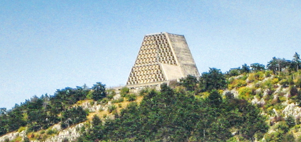 Antonio Guacci, Tempio Nazionale a Maria Madre e Regina di Monte Grisa, Antonio Santin, Trieste