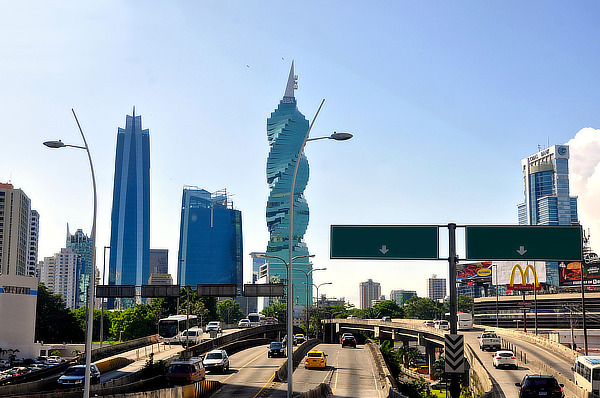 Alfonso Pinzón Méndez, F&F Tower, Revolution Tower, Pinzón Lozano & Asociados, Panama City, Luis Garcia Ingenieros